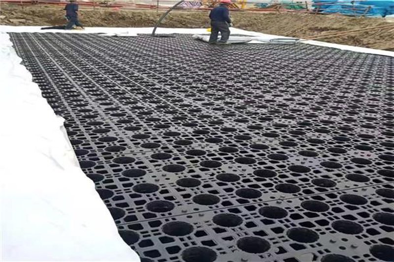 塑料排水板在现代建筑中的应用与前景